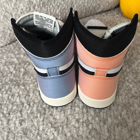 Nike Air Jordan 1 Retro High OG Skyline Sneakers Mens 6.5 W8 New no box - Picture 5 of 7